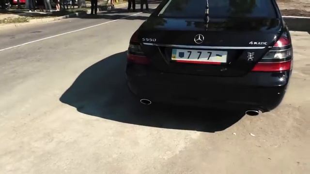 Патриарх Киевский ездит на S 550 смотреть онлайн