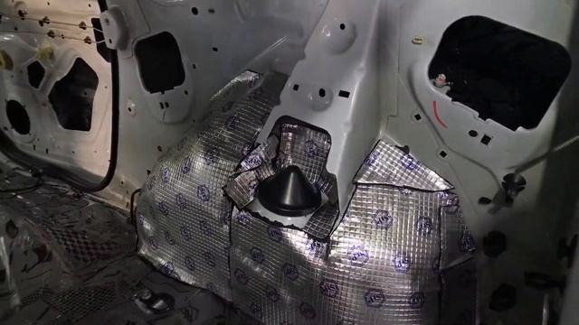 Лада Ларгус требует доработок почти сразу же после схода с конвейера. Устанавливаем шумоизоляцию смотреть онлайн