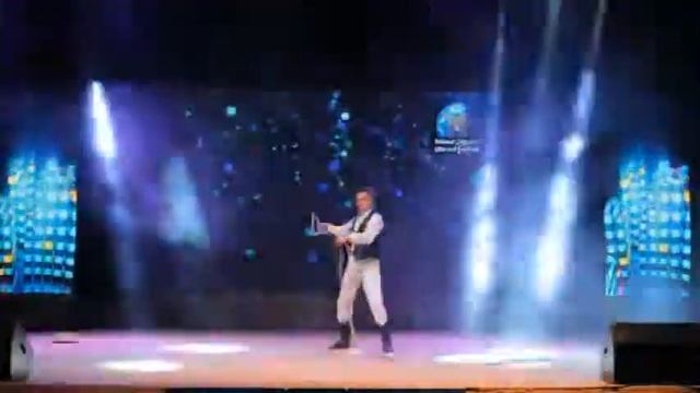 Человек умеет обращаться с лассо смотреть онлайн