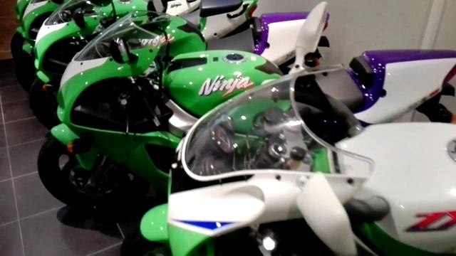 Kawasaki ZXR / ZX7R Collection смотреть онлайн