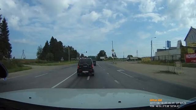 Пересечение сплошной линии разметки и обгон по встречной полосе Сузуки у717во76 смотреть онлайн