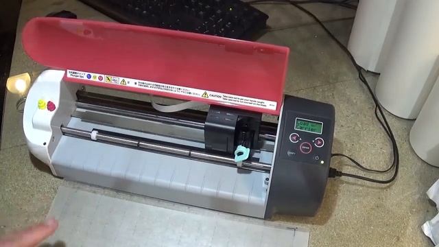 Graphtec Craft Robo CC300-20 Vinyl Cutter - Basic Setup and Overview смотреть онлайн