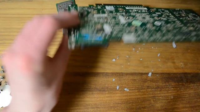 Quadro FX 4600 (8800 GTX) teardown, massive die смотреть онлайн