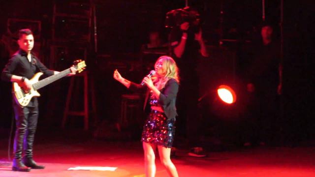 Karina en el luna park 2017 parte 4 "tu foto en la mesa de luz" смотреть онлайн