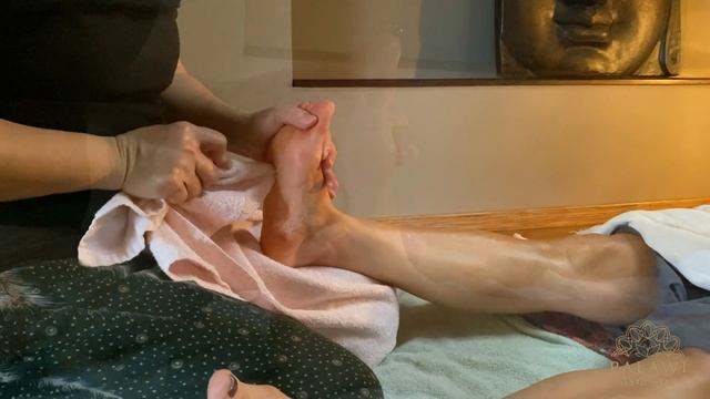Akupresúrna masáž nôh v Palawi Asia Spa смотреть онлайн