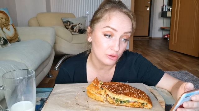 Подруги, как гулящие мужики, всегда возвращаются / Мукбанг / Бургер в булке/ MUKBANG/Burger in a bu смотреть онлайн