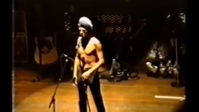 Tin Machine covers April in Paris (1991) смотреть онлайн