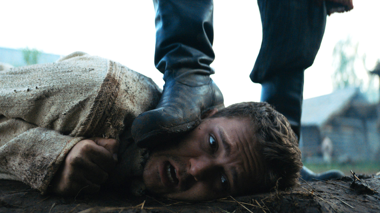 СМОТРИМ! Комедия для всей семьи "ХОЛОП" - 1 ЯНВАРЯ В 22:15 на канале РОССИЯ 1 смотреть онлайн