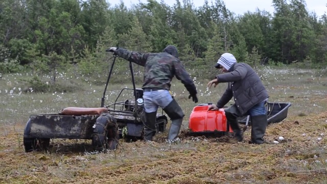 Мотобуксировщик, по болоту. KOiRA Всесезонный против зимнего смотреть онлайн