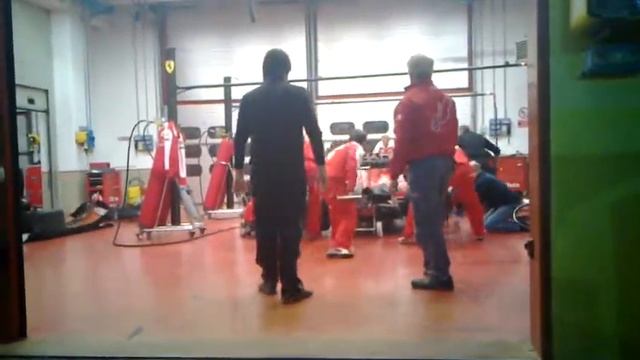 тренировка по смене колес Ф1 Феррари смотреть онлайн