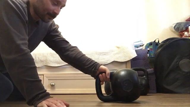 Укрепление кистей и запястий при помощи подъёма за дужку 20 кг гири. смотреть онлайн