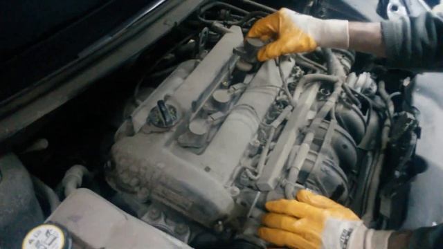 Ford Focus 2. Проверка свечей зажигания смотреть онлайн