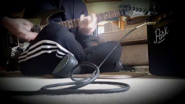 My old Ibanez 7-string, 2 strings, some tuning and a little distorted amp and "BAM" instaKoRn!! смотреть онлайн