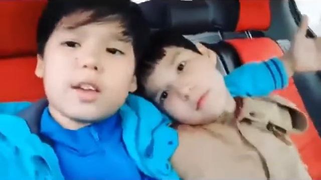 Будущий певец красиво поет...😊 смотреть онлайн