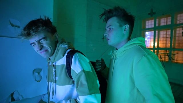 ⚠️ПРОНИКЛИ В ЗАПРЕЩЕННУЮ ПСИХУШКУ! смотреть онлайн