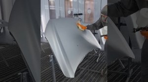 Покраска капота по технологии «мокрый по мокрому».