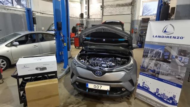 Landi Renzo gamyklinės dujų įrangos montavimas į hibridinį Toyota CHR 1.8 2019 Servise 007 Kaune смотреть онлайн
