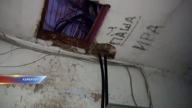 На Южном обрушилась крыша жилого дома смотреть онлайн