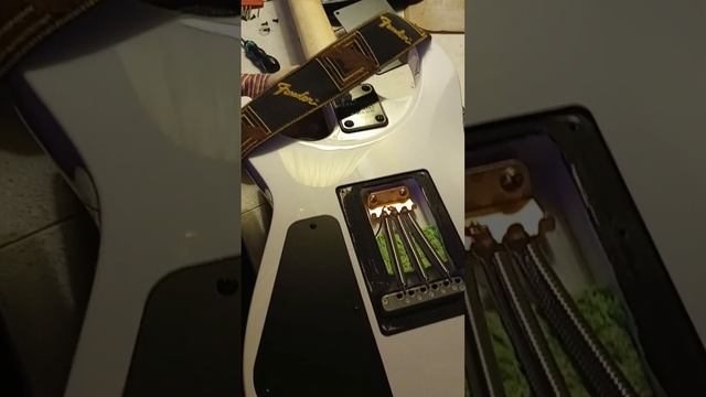 Jackson JS Series Dinky Archtop JS22 DKA snow white-SETUP/DEMO смотреть онлайн
