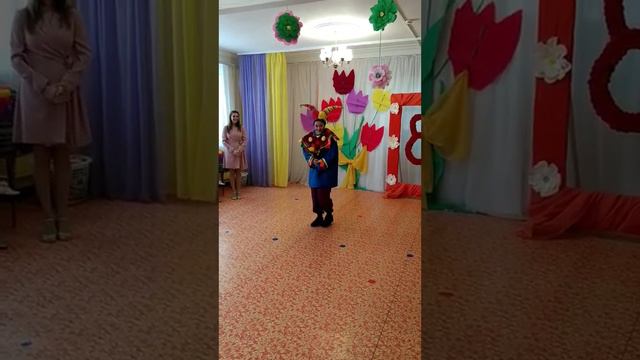 Петрушка в гостях у яслей на празднике 8 марта🌺 смотреть онлайн