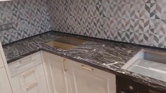 Столешница угловая на кухне из Искусственного камня смотреть онлайн