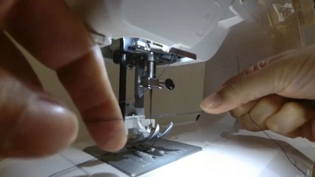John Lewis JL220 sewing machine unboxing and demo of needle threader CC смотреть онлайн