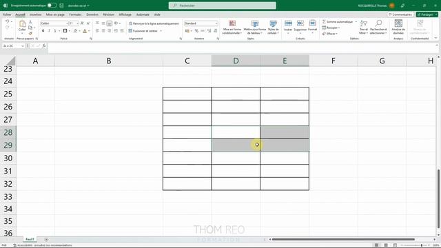 FUSIONNER dans EXCEL et CENTRER un TITRE sur plusieurs cases (Tutoriel rapide) смотреть онлайн