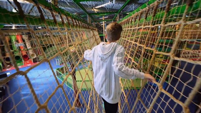 Indoor Playground Fun For Kids at Leo's Lekland Täby смотреть онлайн
