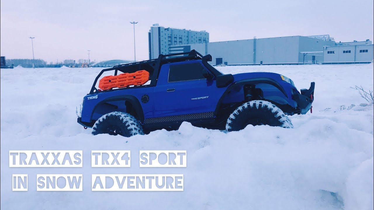 Travel in the snow on a pickup truck TRAXXAS TRX 4 Sport смотреть онлайн