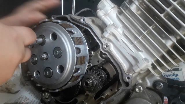 Suzuki GN 250 Rebuild смотреть онлайн