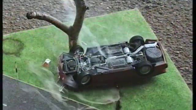Burning down an Mercedes 500 SL Toy Car - Toycar damage смотреть онлайн