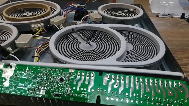 Неисправность выведу на экран кто её увидет Варочная панель не работаеют две конфорки смотреть онлайн