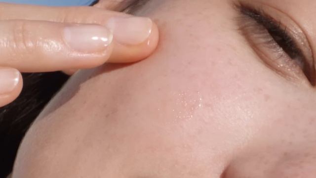 New Double Serum Light texture | Clarins смотреть онлайн