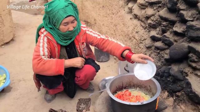 Love like 2000 years ago | Living and Cooking in Afghanistan Mountains Cave смотреть онлайн
