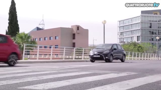 Toyota Yaris 2014 Test Drive смотреть онлайн
