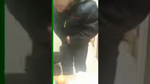 В саратовском магазине поймали вора с курицей и колбасой в штанах смотреть онлайн