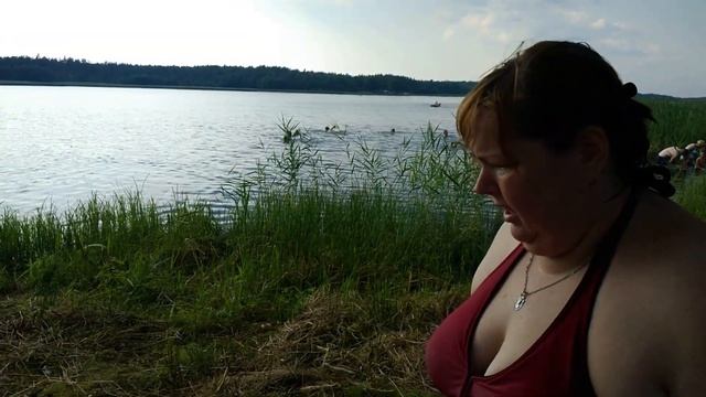 р. Льва. На пляже много народа. Освежаемся. Serhulya TV смотреть онлайн