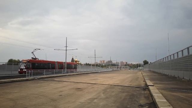 2020-08-29 17:40:20 Трамвай на мосту над Монастырской протокой в Казани смотреть онлайн