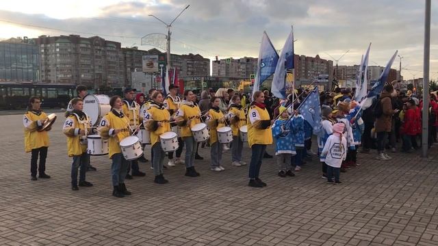 Парад болельщиков ознаменовал старт хоккейного сезона в Череповце. Сводный ансамбль барабанщиков смотреть онлайн