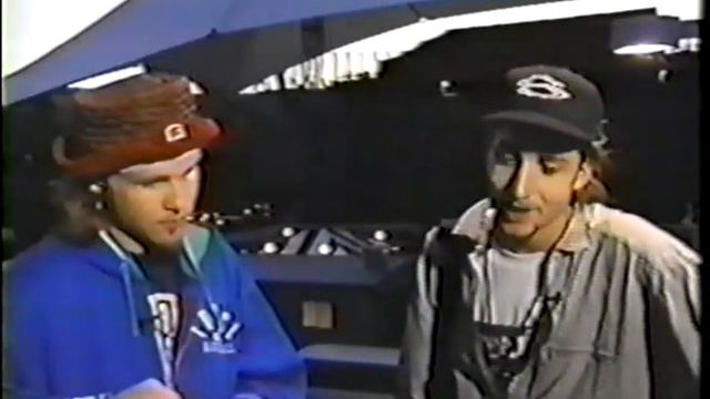 Pearl Jam - Jeff Ament and Stone Gossard Interview pt3 (Mt View, 1992) смотреть онлайн