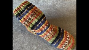 Носки несложным узором