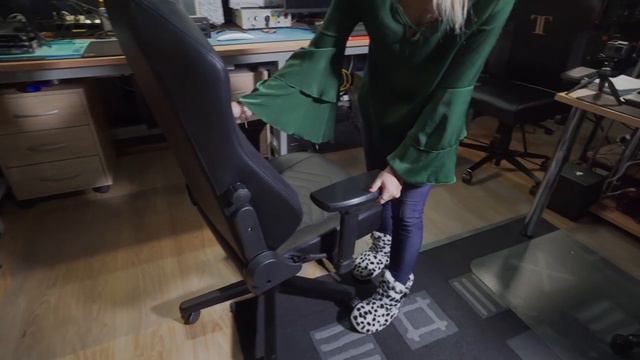 Noblechairs Hero Gaming Chair Overview смотреть онлайн