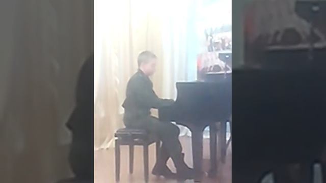 Мой старший брат играет на пианино смотреть онлайн