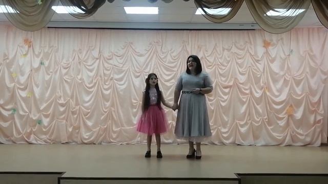 семейный ансамбль "Мама и дочка" Песня "Катюша" Комп.- Матвей Блантер , муз.- Михаил Исаковский. смотреть онлайн