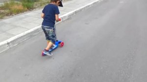 ЧЕЛОВЕК -ПАУК и Я!Катаемся на самокате Человек -Паука!!!Ride on the scooter spider-Man!!!