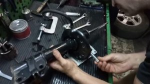 Закачка газа в амортизаторную стойку при помощи универсального оборудования SAR