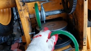 Замена фрикционного кольца на снегоуборщике и как сделать, что бы оно не изнашевалось.