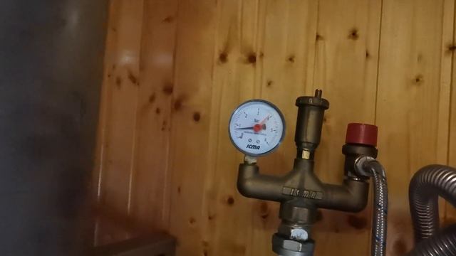 Как выгнать воздух из батареи || как обезвоздушить радиатор отопления смотреть онлайн