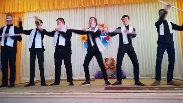 Лучшее поздравление с 8 марта)) 10класс