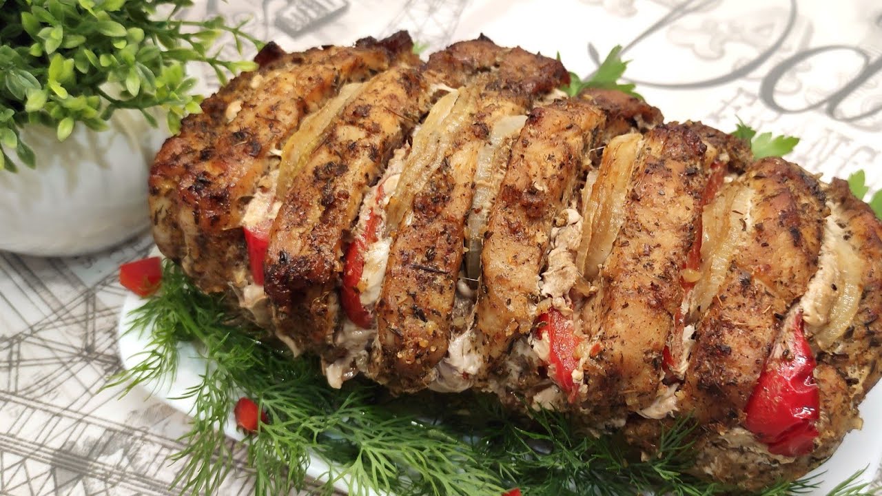 Готовим праздничное мясное "Гармошка из свинины" с болгарским перцем и кольцами лука. смотреть онлайн